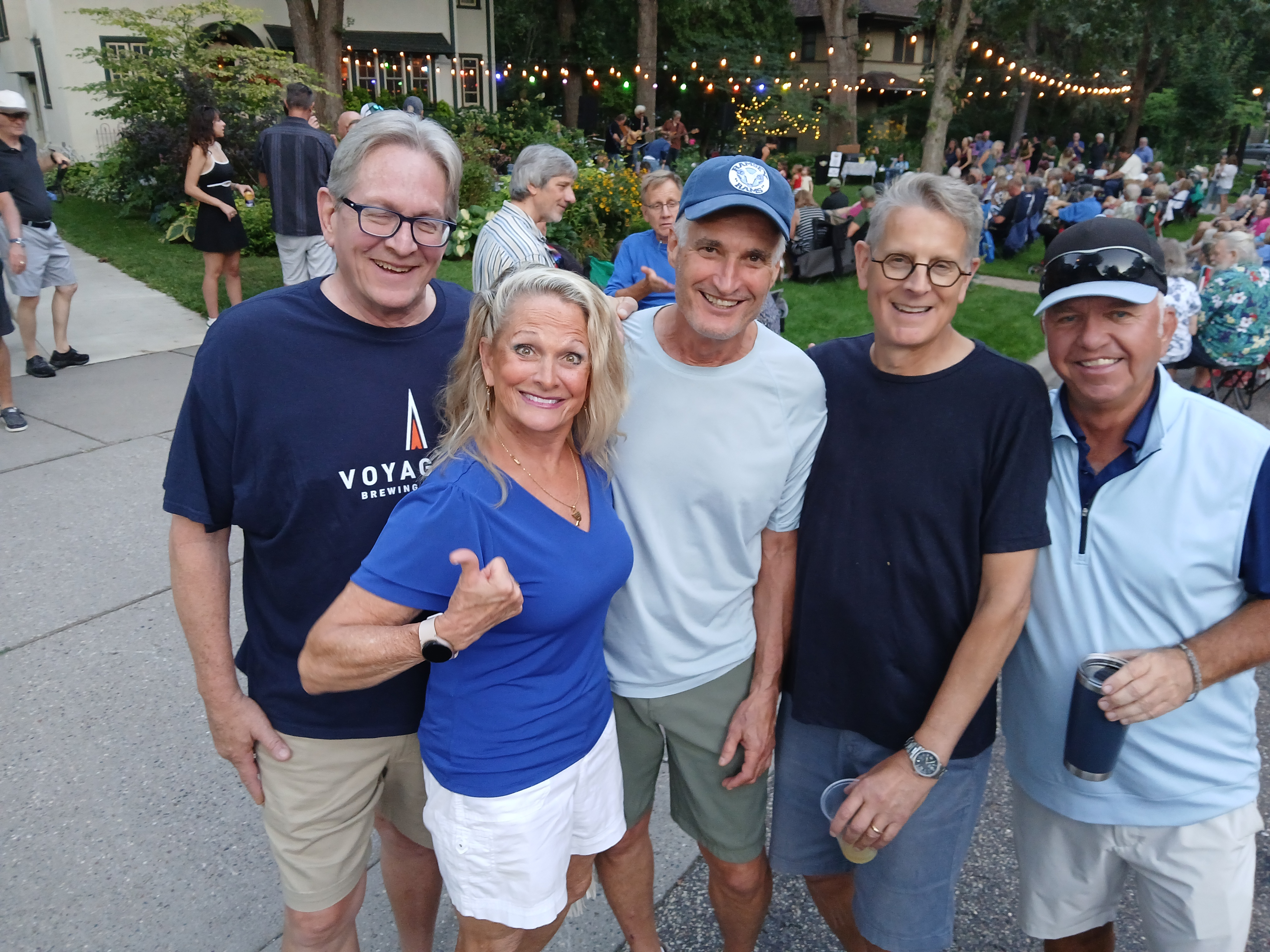 Fun begins with handsome classmates at concert
