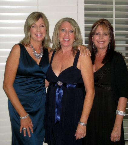 McCandless sisters.  Laura is on the left.