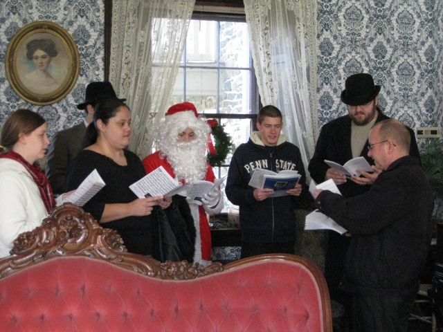 CD grad Jordan Thomson09 and retired Choir Director, Dave Deitz performed with the Penn State Harrisburg choir at Ft. Hunter for the holiday season.