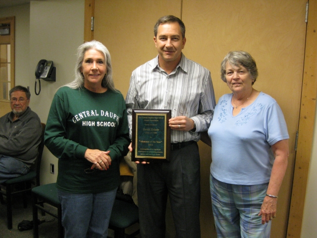 Dave Zeiters 80 came up from Florida to receive his 2012 Alumnus of the Year plaque at our June meeting. Dave was accompanied by his parents, Jim (seated) and Claire Hann Zeiters 58.