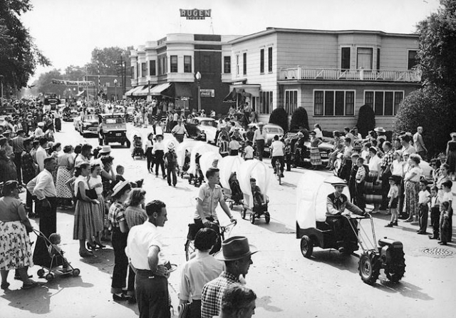Parade down Glenview Road