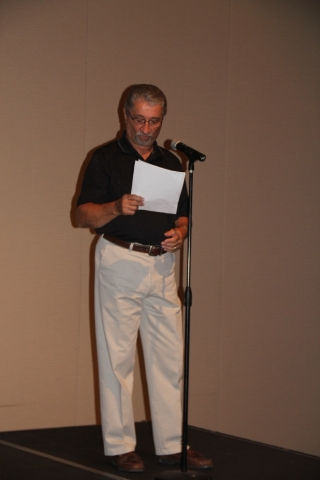 (25) Dane Martin making a few announcements and explaining the house rules.