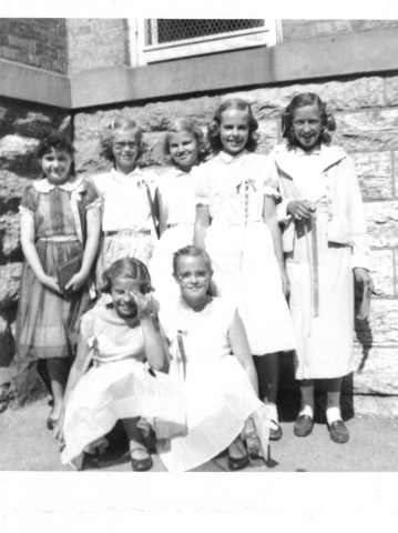 1955 HAWTHORNE 6TH GRADE GIRLS
Top: Gloria, Penny Chaulsett, Meredith Hoffman, Marlene Peterson, Kathleen.
Bottom: Romaine Swierczek, Betty Neuman