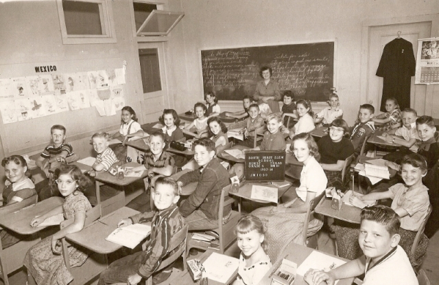 Ms. Bonners 5th Grade class at the old South Hurst Elementry School. (Carolyn Brown)