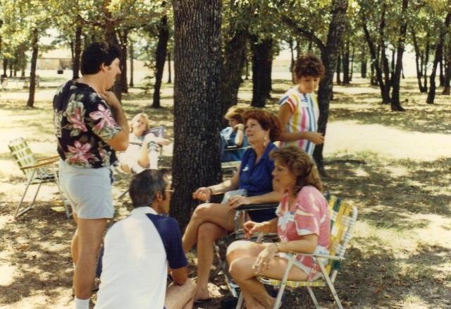 (08) 1985 Reunion: Larry Vandiver, (? kneeling guy). Donna Scott (pink), Nancy Johnson (blue), Sue Blevins (striped blouse).