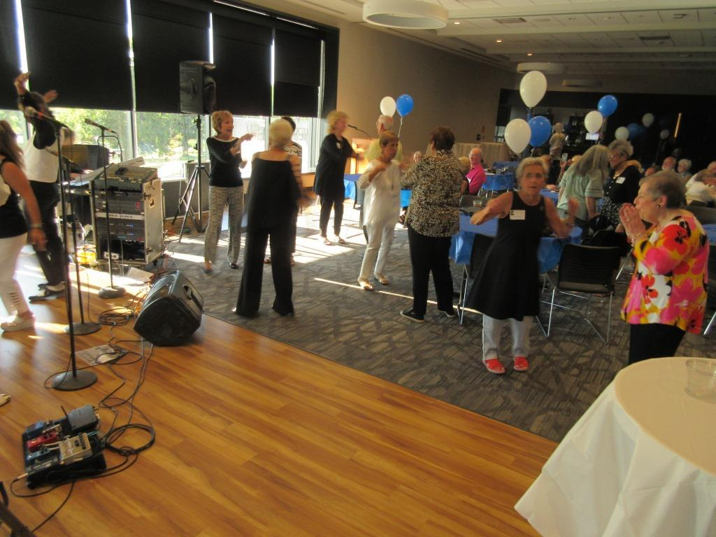 Mike Frischs pix: Women dancing