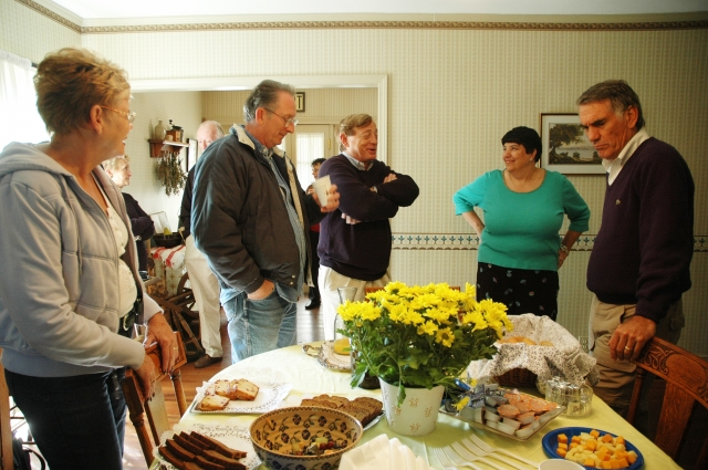 Reminiscing around the breakfast buffet: Karen Holmes, Art Socia, Bill Zoufal, Jackie Lang, Vic Dhooge (photo by Margene (Seyler) Scott)