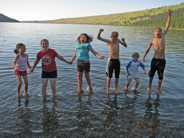 Addie, Ciera, Payton, Elliot, Eddie, Chandler at Wallowa Lake July 2009