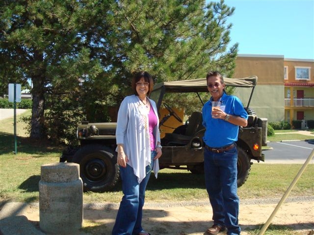 Margie and Dickey standing in front of Greg Spanns jeep at the Brunch
