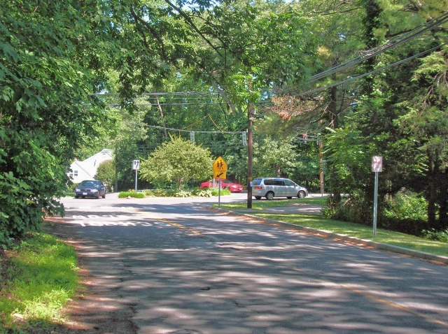 Intersection of Tokeneke, OLd Farm and Locust Hill Roads (MT)