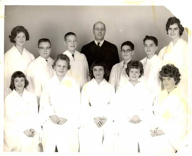 One is First Presbyterians confirmation class, April, 1962, and has David Cantrell, David Deason,
Bruce Porter, Dennis Bond, Elaine Reed, Janis Sager, me, Patty, Barb, and it
seems like the one next to me might be David Deasons sister, but I dont rem