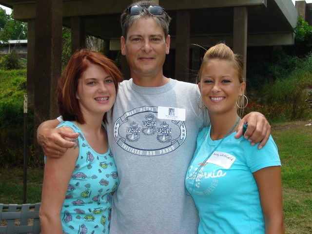 Brad Whitfield and his 2 daughters