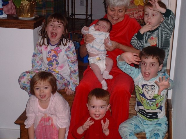 CHRISTMAS 2002
BOTTOM L/R MIA, COOPER, QUIN
TOP CAMMIE, BABY EMMA, MARCIE AND PEYTON. Submitted by Elbert Smith.