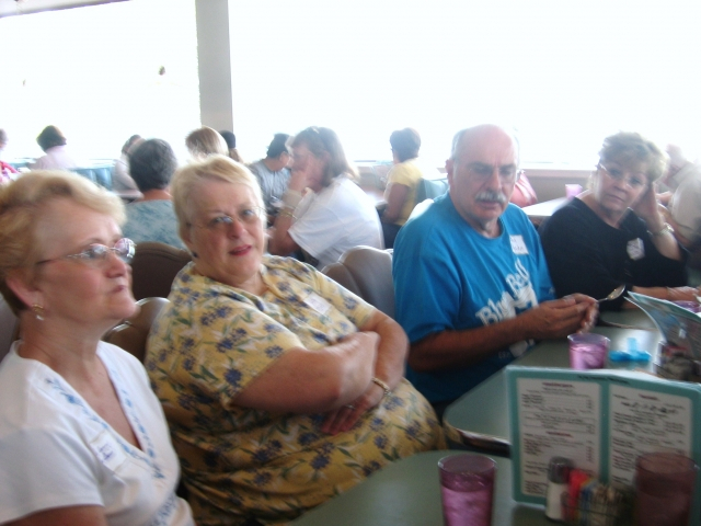 -, Kathe Hyslop, Bob Hyslop, Gina (wife of Herb Ashner)  lunch at Winsteads