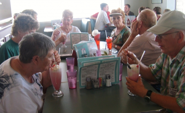 Florence Rial Haskett, JoLynn (Jody) Swanson Dick, -, Janet Powell Dyson Fleener, Peggy Williss husband John Sherard, Tom Haskett (Florences husband) enjoying lunch at Winsteads  