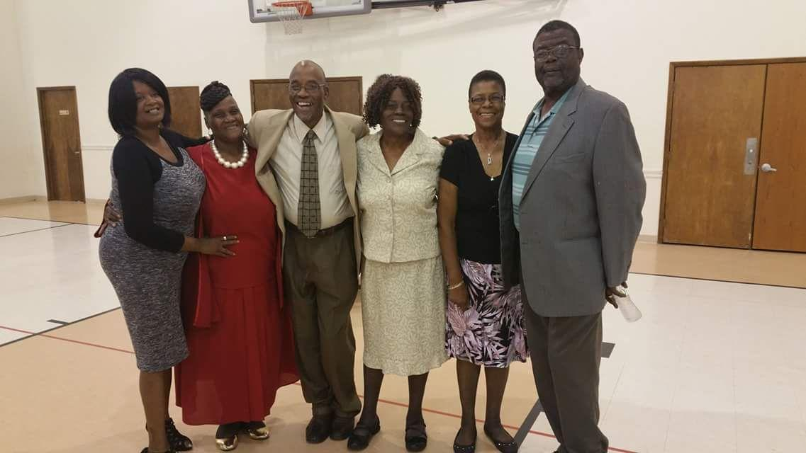 (left-right): DeShaye, Faye, Jimmy, Elva, Rhea Jean, Clinton at 2016 Family Reunion