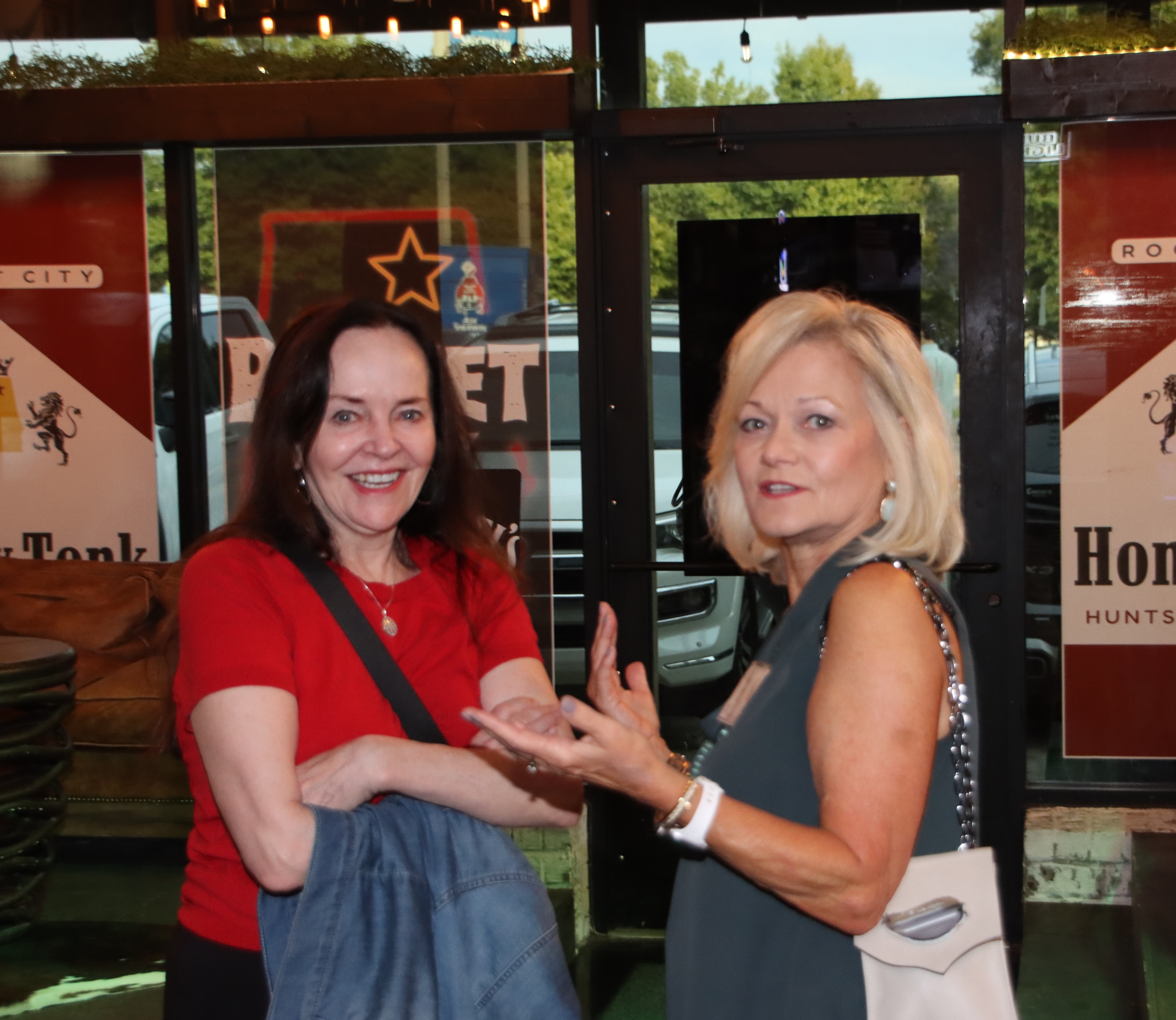Debbie Lewis (Deonigi), Suzanne O'Brien (Windsor)