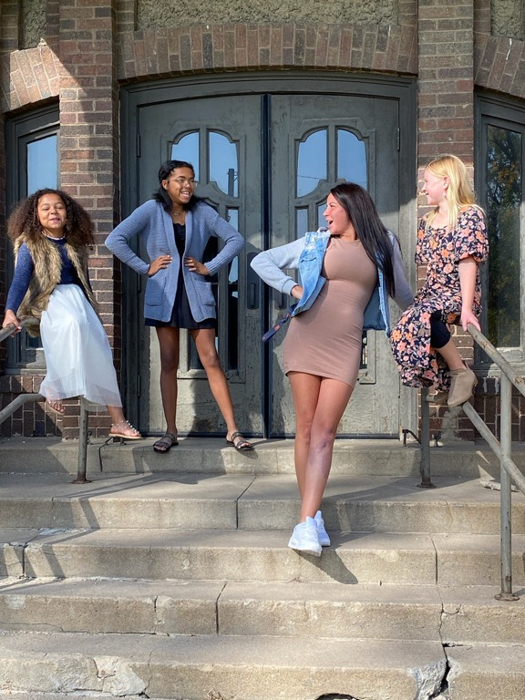Granddaughters of Renee: Courtney, Leah, Jasmine, Daisy; Oct 2022
