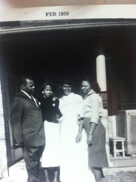 R.D. his wife Willie, Mattie and Artress