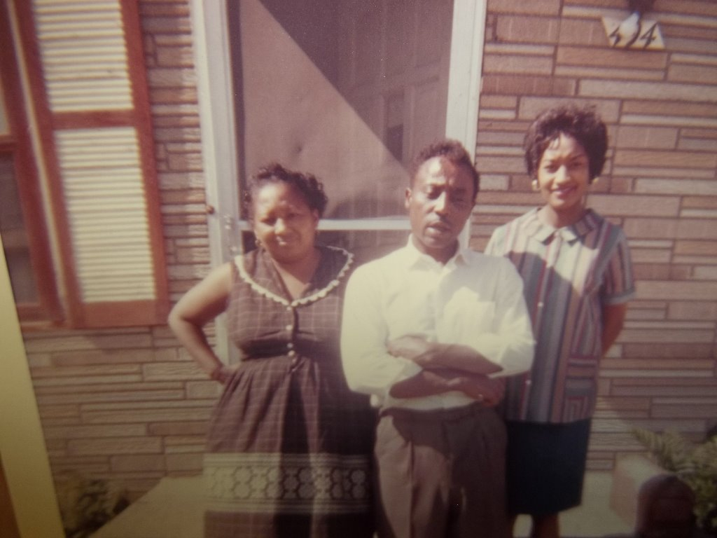 Lovie, daughter Vera Carter & Harry family friend in Pontiac, MI 