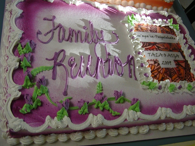 Our cousin Lau>Fasi is a professional baker. She donated these beautiful full sheet cakes. Each cake was decorated in the color of the faletama. This was Alamonis cake.