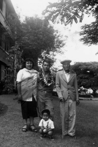 Bessie, Salu Jr. Sonny & Grandpa Salu
*Salu>Pesi>Salu Jr.
*Salu>Pesi>Bessie>Sonny