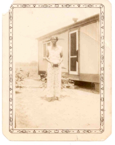 Mystery Photo - Please help me identify the woman in this photo