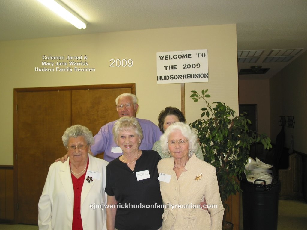 2009 – Descendants Age 80 and Older:
Front Row – Isabelle Hudson Roberts (83), Mary Alice Markle (80), Norma Hudson West (83).
Back Row – Elwood (Woody) Hudson (81), Annie Ruth Hudson Sizemore (86).