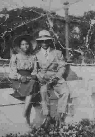 Moma and Daddy in Washington D.C.
( I dont know rather this is before they married.)