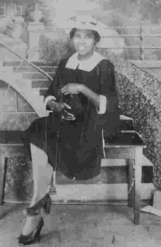 Moma pregnant with one of her eleven children.