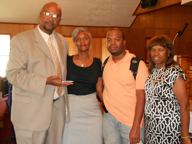 (l to r: Will Gillyard, Gloria Jackson, Roderick Jackson and Linda Gillyard)