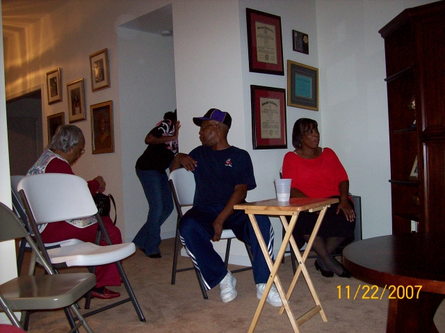 Thanksgiving07 Grandma,my mom Jackie uncle Larry 