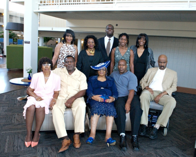 Robert Lee Sr. and Lou Ella McElroy Jones family