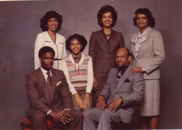 Veva Jean (Johnson) Ridgell & Family~Daughter of Estelle (Walls)Johnson(Far Right)