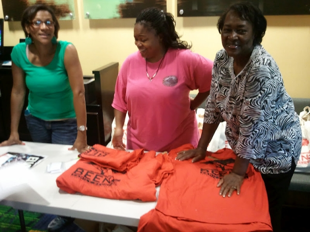 Get your t-shirt and bags right here, family! 