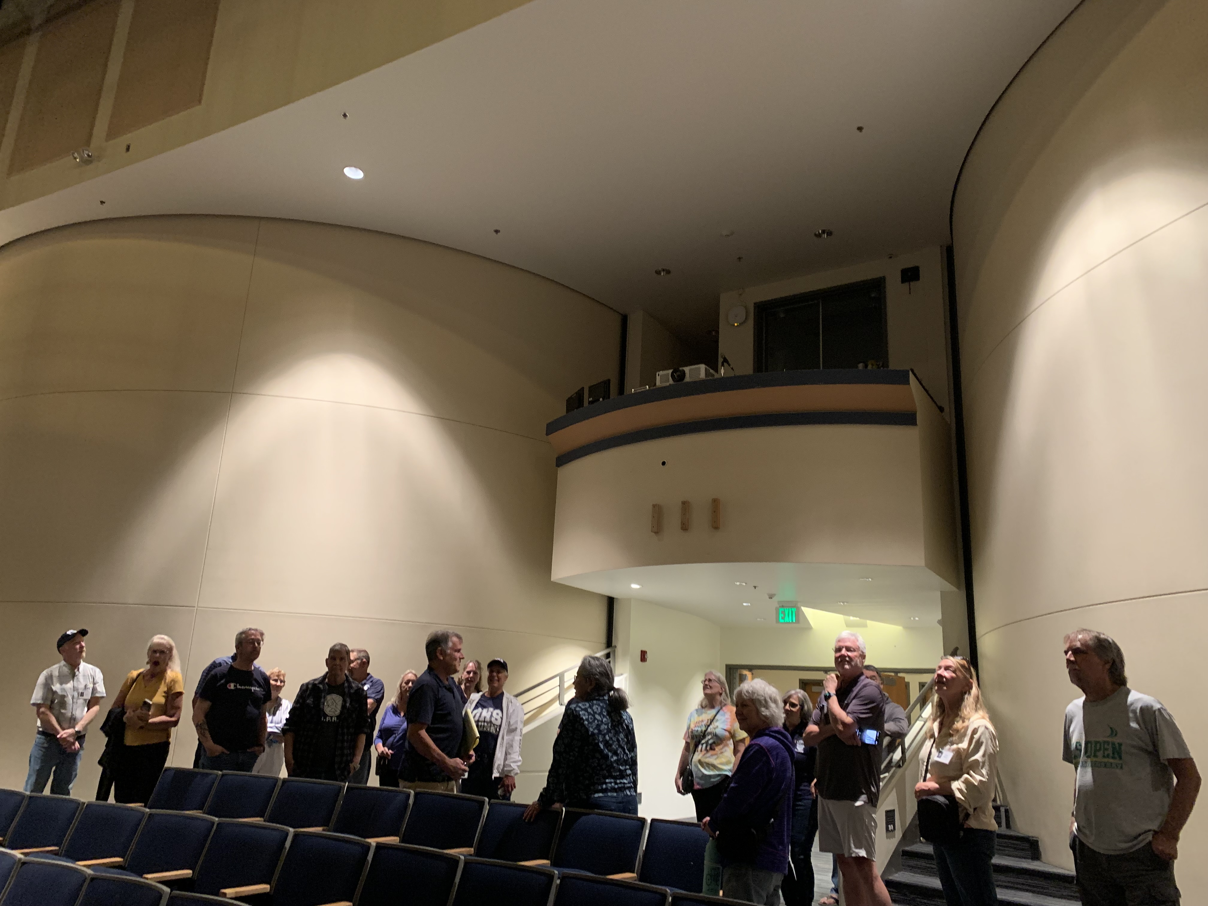 The two walls left and right rotate to open more seating for the theater