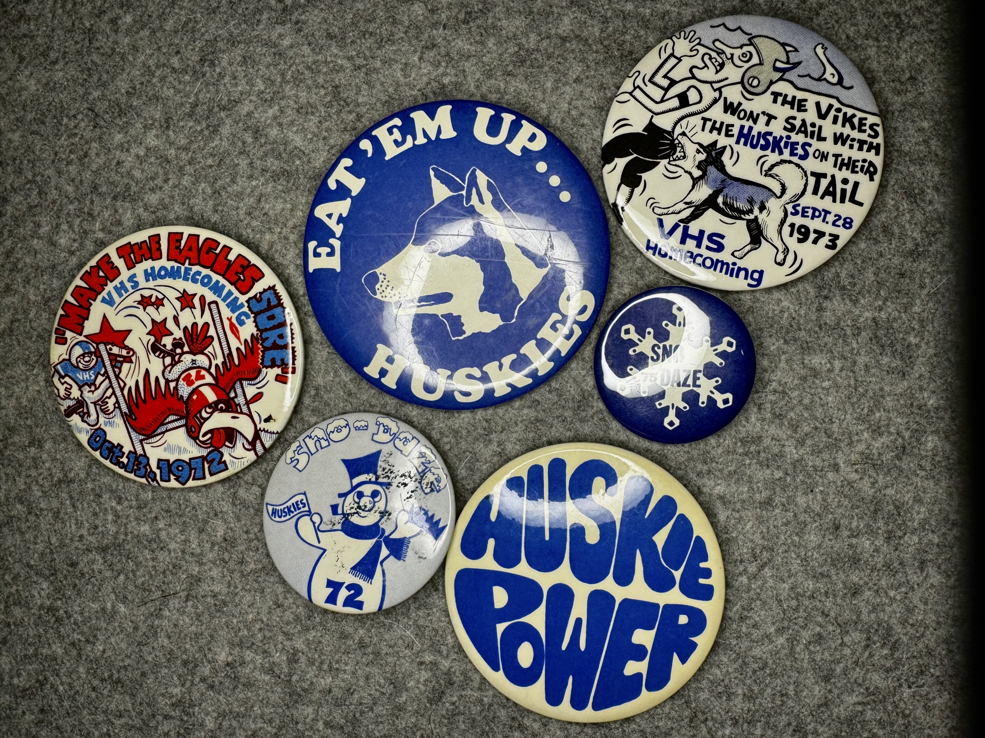 St A buttons