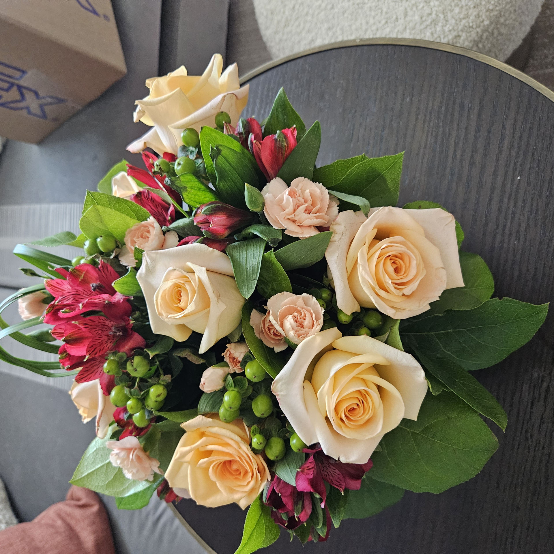 Tj tour. Flower bouquet to celebrate the weekend 