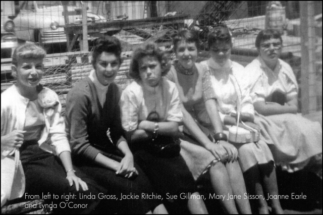 A fun little gab fest! From left to right the ladies are Linda Gross, Jackie Ritchie, Sue Gillman, Mary Jane Sisson, Joanne Earle and Lynda OConnor.