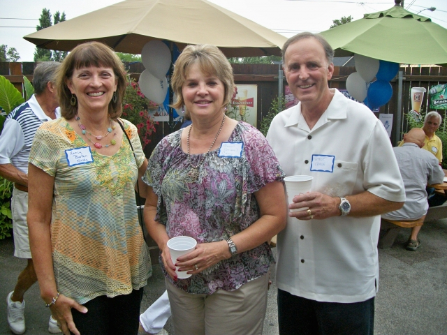 Nancy Barton with Steve and Susie Cross. Neat people! 