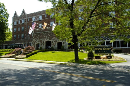 The Grand Summit Hotel (formerly The Suburban Hotel)