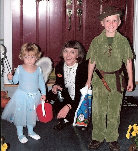 LINDA ROWAN PRIES
AND GRANDKIDS
BAILEY AND MORGAN