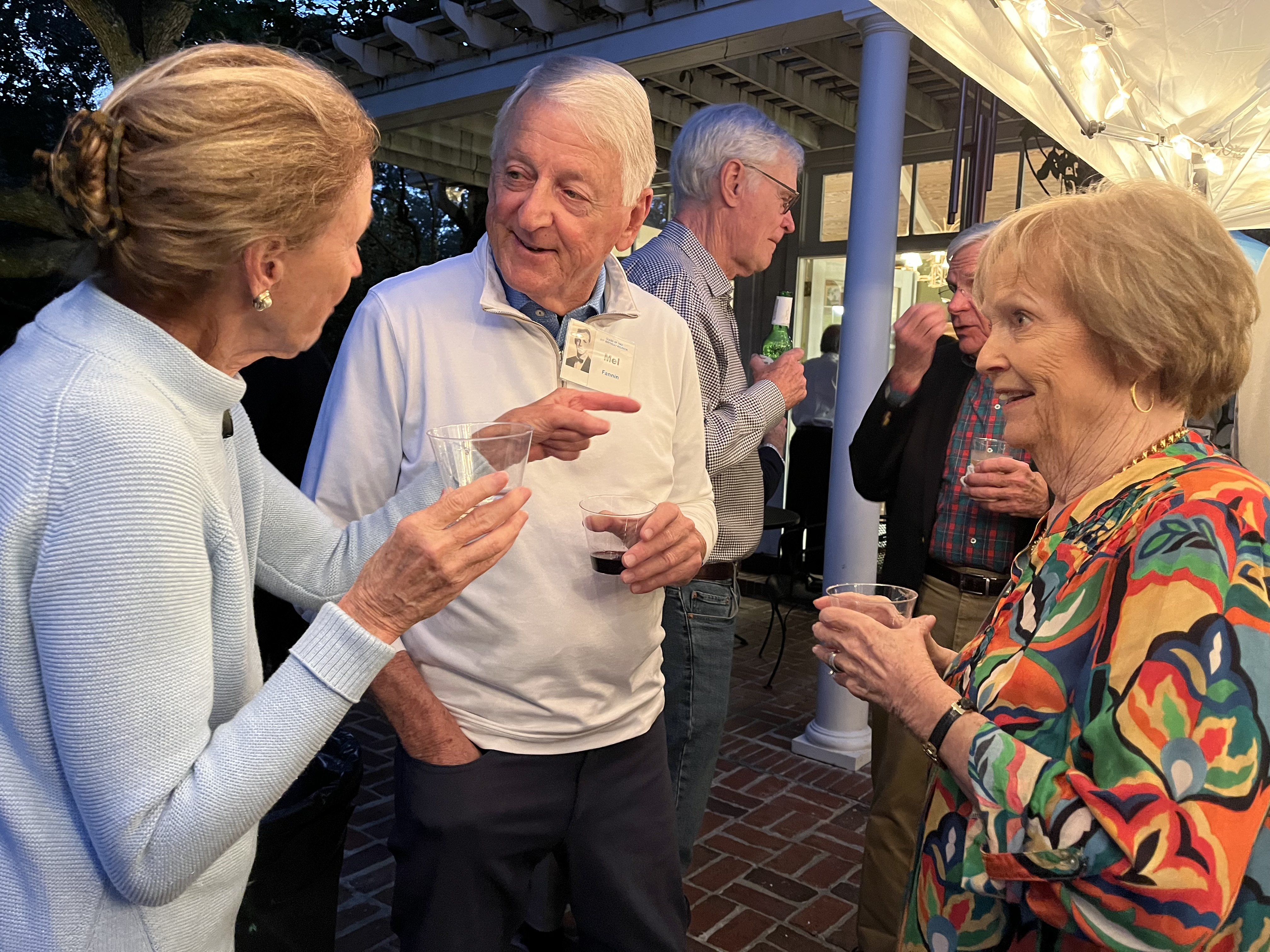L-R: Kathleen (Back to camera) and Mel Fannin, Una Howell Pardue