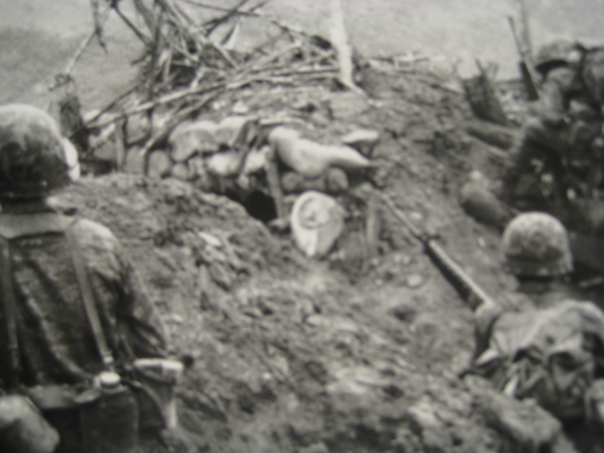 Paratroopers in the attack 